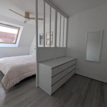 Moderne Avec Parking Prive Et Lit King Lejlighed